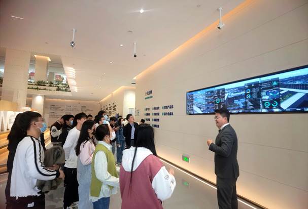 走進(jìn)捐贈企業(yè) 北京郵電大學(xué)教育基金會赴龍湖集團(tuán)參觀交流